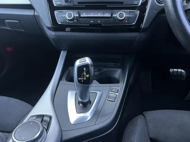 ＢＭＷ １１８ｉ Mスポーツ 茨城県 2017(平29)年 2.5万km サファイアブラックP 後期型　/インテリジェントSFT　/レーンディパーチャーウォーニング　/コンフォートアクセス　/クルコン　/純ナビ　/BT　/USB　/DVD　/Bカメラ　/PDC/LEDヘッドライト　/純正17inAW　/ETC/ドラレコ