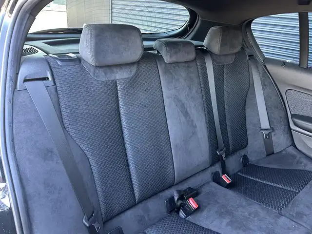 ＢＭＷ １１８ｉ Mスポーツ 茨城県 2017(平29)年 2.5万km サファイアブラックP 後期型　/インテリジェントSFT　/レーンディパーチャーウォーニング　/コンフォートアクセス　/クルコン　/純ナビ　/BT　/USB　/DVD　/Bカメラ　/PDC/LEDヘッドライト　/純正17inAW　/ETC/ドラレコ