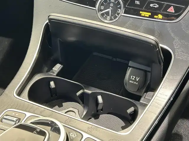 メルセデス・ベンツ Ｃ２２０ｄ アバンギャルド　AMGライン 福岡県 2018(平30)年 3.4万km ポーラホワイト レーダーセーフティーＰＫＧ　/黒革　/純正ナビ／フルセグ　/Ｂｌｕｅｔｏｏｔｈ　/Ｂカメラ　/ＡＣＣ　/ＢＳＭ　/アンビエントライト　/メモリ付パワーシート　/シートヒーター　/純正１８インチＡＷ　/ＥＴＣ２．０