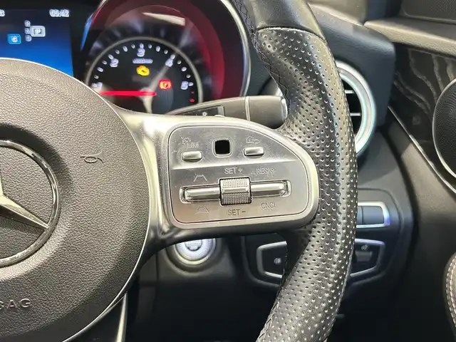 メルセデス・ベンツ Ｃ２２０ｄ アバンギャルド　AMGライン 福岡県 2018(平30)年 3.4万km ポーラホワイト レーダーセーフティーＰＫＧ　/黒革　/純正ナビ／フルセグ　/Ｂｌｕｅｔｏｏｔｈ　/Ｂカメラ　/ＡＣＣ　/ＢＳＭ　/アンビエントライト　/メモリ付パワーシート　/シートヒーター　/純正１８インチＡＷ　/ＥＴＣ２．０