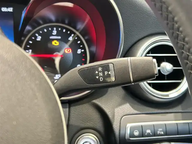 メルセデス・ベンツ Ｃ２２０ｄ アバンギャルド　AMGライン 福岡県 2018(平30)年 3.4万km ポーラホワイト レーダーセーフティーＰＫＧ　/黒革　/純正ナビ／フルセグ　/Ｂｌｕｅｔｏｏｔｈ　/Ｂカメラ　/ＡＣＣ　/ＢＳＭ　/アンビエントライト　/メモリ付パワーシート　/シートヒーター　/純正１８インチＡＷ　/ＥＴＣ２．０