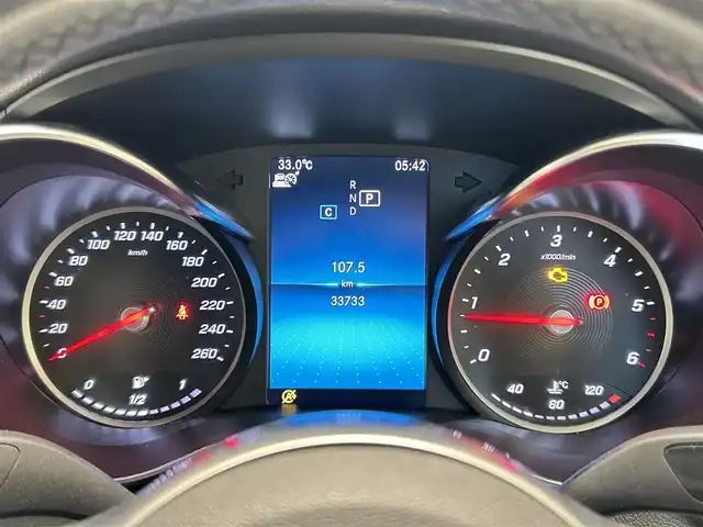 メルセデス・ベンツ Ｃ２２０ｄ アバンギャルド　AMGライン 福岡県 2018(平30)年 3.4万km ポーラホワイト レーダーセーフティーＰＫＧ　/黒革　/純正ナビ／フルセグ　/Ｂｌｕｅｔｏｏｔｈ　/Ｂカメラ　/ＡＣＣ　/ＢＳＭ　/アンビエントライト　/メモリ付パワーシート　/シートヒーター　/純正１８インチＡＷ　/ＥＴＣ２．０