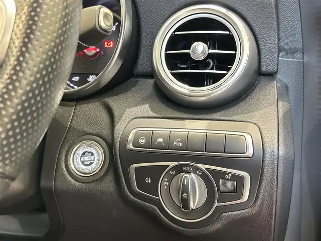 メルセデス・ベンツ Ｃ２２０ｄ アバンギャルド　AMGライン 福岡県 2018(平30)年 3.4万km ポーラホワイト レーダーセーフティーＰＫＧ　/黒革　/純正ナビ／フルセグ　/Ｂｌｕｅｔｏｏｔｈ　/Ｂカメラ　/ＡＣＣ　/ＢＳＭ　/アンビエントライト　/メモリ付パワーシート　/シートヒーター　/純正１８インチＡＷ　/ＥＴＣ２．０