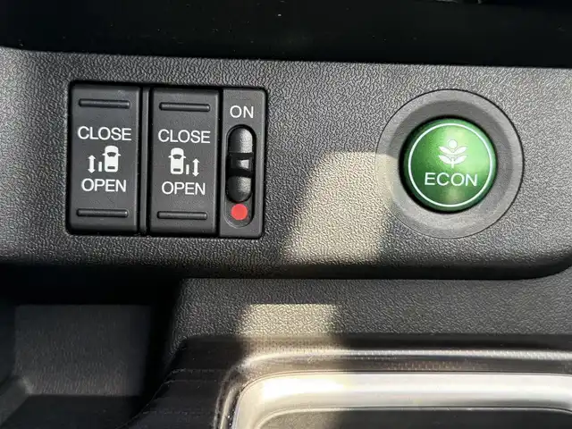 ホンダ ステップワゴン スパーダ クールスピリット 香川県 2016(平28)年 5.1万km ホワイトオーキッドパール 純正SDナビ/【フルセグ/CD/DVD/BT】/バックカメラ/ホンダセンシング/・アダプティブクルーズコントロール/・衝突軽減ブレーキ/・路外逸脱抑制機能/フリップダウンモニター/両側パワースライドドア/ハーフレザーシート/シートバックテーブル/LEDヘッドライト/純正17インチアルミ/純正フロアマット/純正ビルトインETC