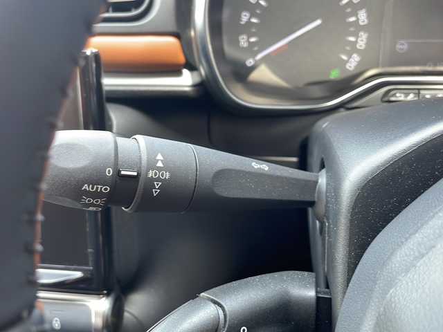 シトロエン Ｃ３ コロラドエディション 青森県 2018(平30)年 1.6万km アーモンドグリーン ディスプレイオーディオ/バックカメラ/オートライト/ETC/クルーズコントロール/パーキングアシスト/BSM/トラクションコントロールレーンアシスト/インテリジェントハイビーム/ステアリングスイッチ/スマートキー×2/保証書/取扱説明書