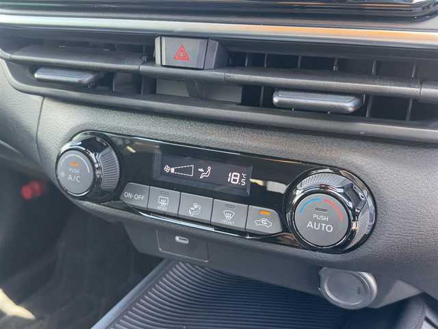日産 ノート X 徳島県 2024(令6)年 0.4万km ダークメタルグレー 純正9インチナビ/(AM.FM.BT.フルセグ)/全周囲カメラ/バックカメラ/フルセグTV/ETC/ドライブレコーダー（前のみ）/コーナーセンサー（前後）/USB入力端子/純正フロアマット/横滑り防止装置/盗難防止装置/衝突軽減システム