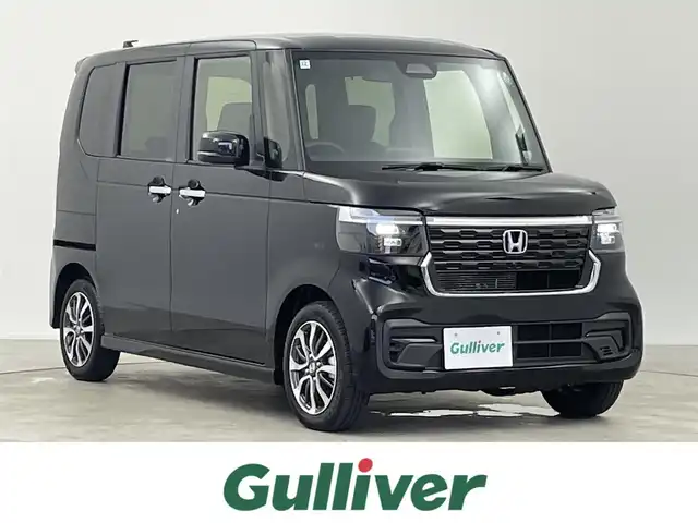ホンダ Ｎ ＢＯＸ カスタム 千葉県 2024(令6)年 0.3万km クリスタルブラックパール ホンダセンシング/衝突軽減ブレーキ（CMBS）/先行車発進お知らせ機能/歩行者事故低減ステアリング/路外逸脱抑制機能/標識認識機能/渋滞追従機能付アダプティブクルーズコントロール（ACC）/車線維持支援システム（LKAS）/誤発進抑制機能/後方誤発進抑制機能/近距離衝突軽減ブレーキ/急アクセル抑制機能/パーキングセンサーシステム/オートハイビーム/純正ナビ/CD/DVD/SD/Bluetooth/フルセグTV/バックカメラ/左側パワースライドドア/LEDヘッドライト/シートヒーター/電動パーキングブレーキ/オートブレーキホールド/ステアリングリモコン/横滑り防止機能/純正14インチアルミホイール