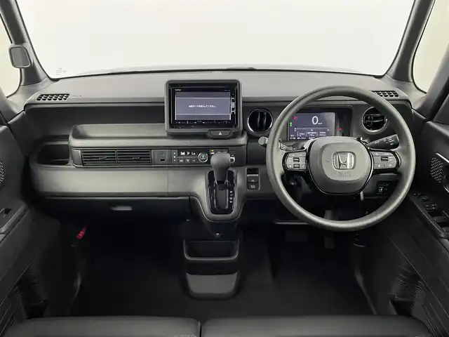 ホンダ Ｎ ＢＯＸ カスタム 千葉県 2024(令6)年 0.3万km クリスタルブラックパール ホンダセンシング/衝突軽減ブレーキ（CMBS）/先行車発進お知らせ機能/歩行者事故低減ステアリング/路外逸脱抑制機能/標識認識機能/渋滞追従機能付アダプティブクルーズコントロール（ACC）/車線維持支援システム（LKAS）/誤発進抑制機能/後方誤発進抑制機能/近距離衝突軽減ブレーキ/急アクセル抑制機能/パーキングセンサーシステム/オートハイビーム/純正ナビ/CD/DVD/SD/Bluetooth/フルセグTV/バックカメラ/左側パワースライドドア/LEDヘッドライト/シートヒーター/電動パーキングブレーキ/オートブレーキホールド/ステアリングリモコン/横滑り防止機能/純正14インチアルミホイール