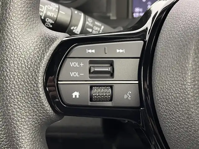 ホンダ Ｎ ＢＯＸ カスタム 千葉県 2024(令6)年 0.3万km クリスタルブラックパール ホンダセンシング/衝突軽減ブレーキ（CMBS）/先行車発進お知らせ機能/歩行者事故低減ステアリング/路外逸脱抑制機能/標識認識機能/渋滞追従機能付アダプティブクルーズコントロール（ACC）/車線維持支援システム（LKAS）/誤発進抑制機能/後方誤発進抑制機能/近距離衝突軽減ブレーキ/急アクセル抑制機能/パーキングセンサーシステム/オートハイビーム/純正ナビ/CD/DVD/SD/Bluetooth/フルセグTV/バックカメラ/左側パワースライドドア/LEDヘッドライト/シートヒーター/電動パーキングブレーキ/オートブレーキホールド/ステアリングリモコン/横滑り防止機能/純正14インチアルミホイール