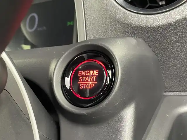 ホンダ Ｎ ＢＯＸ カスタム 千葉県 2024(令6)年 0.3万km クリスタルブラックパール ホンダセンシング/衝突軽減ブレーキ（CMBS）/先行車発進お知らせ機能/歩行者事故低減ステアリング/路外逸脱抑制機能/標識認識機能/渋滞追従機能付アダプティブクルーズコントロール（ACC）/車線維持支援システム（LKAS）/誤発進抑制機能/後方誤発進抑制機能/近距離衝突軽減ブレーキ/急アクセル抑制機能/パーキングセンサーシステム/オートハイビーム/純正ナビ/CD/DVD/SD/Bluetooth/フルセグTV/バックカメラ/左側パワースライドドア/LEDヘッドライト/シートヒーター/電動パーキングブレーキ/オートブレーキホールド/ステアリングリモコン/横滑り防止機能/純正14インチアルミホイール