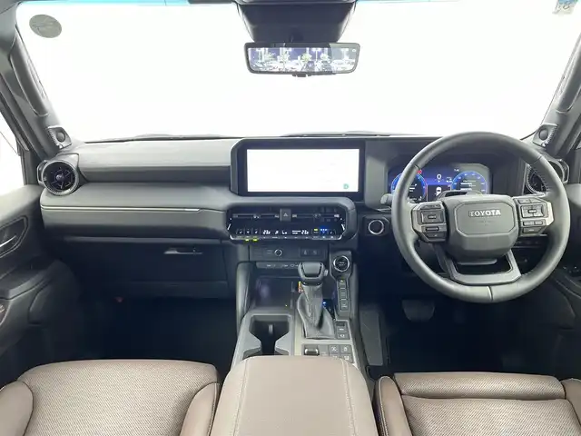 トヨタ ランドクルーザー ２５０ ZX 福井県 2024(令6)年 0.6万km プラチナホワイトパールマイカ 12.3インチナビ機能付きディスプレイオーディオ/JBLプレミアムサウンド/サンルーフ/パノラミックビューモニター /トヨタチームメイト /トヨタセーフティセンス /ブラウンレザーシート/F席シートヒーター＆ベンチレーション/純正ビルトインETC/純正アルミホイール/純正フロアマット/純正バイザー/スマートキー×２