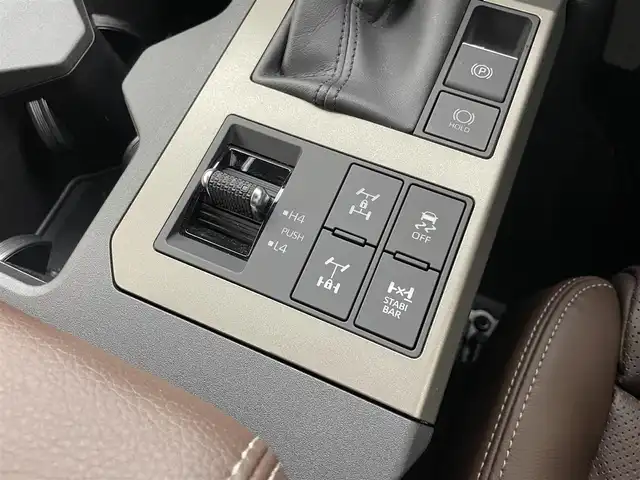 トヨタ ランドクルーザー ２５０ ZX 福井県 2024(令6)年 0.6万km プラチナホワイトパールマイカ 12.3インチナビ機能付きディスプレイオーディオ/JBLプレミアムサウンド/サンルーフ/パノラミックビューモニター /トヨタチームメイト /トヨタセーフティセンス /ブラウンレザーシート/F席シートヒーター＆ベンチレーション/純正ビルトインETC/純正アルミホイール/純正フロアマット/純正バイザー/スマートキー×２