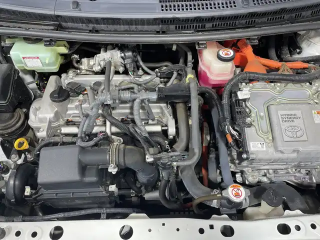 トヨタ アクア クロスオーバー グラム 神奈川県 2018(平30)年 3.5万km ホワイトパールクリスタルシャイン 純正９型ナビゲーション【CD/DVD/Bluetooth】/バックカメラ/フルセグTV/ドライブレコーダー/ＥＴＣ/純正フロアマット/純正ＬＥＤヘッドライト/フォグライト/オートライト/オートハイビーム/シートヒーター/スマートキー/純正１６インチアルミホイール付き夏タイヤ　/前後コーナーセンサー/ルーフレール/レザーシート/レーンアシスト/横滑り防止装置/衝突被害軽減システム