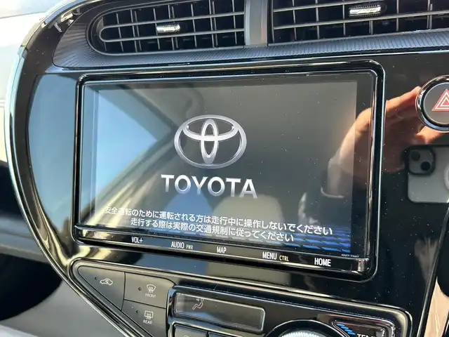 トヨタ アクア クロスオーバー グラム 神奈川県 2018(平30)年 3.5万km ホワイトパールクリスタルシャイン 純正９型ナビゲーション【CD/DVD/Bluetooth】/バックカメラ/フルセグTV/ドライブレコーダー/ＥＴＣ/純正フロアマット/純正ＬＥＤヘッドライト/フォグライト/オートライト/オートハイビーム/シートヒーター/スマートキー/純正１６インチアルミホイール付き夏タイヤ　/前後コーナーセンサー/ルーフレール/レザーシート/レーンアシスト/横滑り防止装置/衝突被害軽減システム