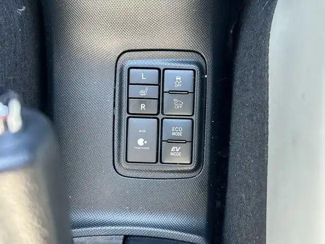 トヨタ アクア クロスオーバー グラム 神奈川県 2018(平30)年 3.5万km ホワイトパールクリスタルシャイン 純正９型ナビゲーション【CD/DVD/Bluetooth】/バックカメラ/フルセグTV/ドライブレコーダー/ＥＴＣ/純正フロアマット/純正ＬＥＤヘッドライト/フォグライト/オートライト/オートハイビーム/シートヒーター/スマートキー/純正１６インチアルミホイール付き夏タイヤ　/前後コーナーセンサー/ルーフレール/レザーシート/レーンアシスト/横滑り防止装置/衝突被害軽減システム