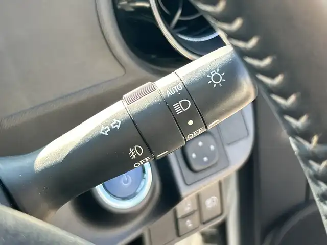 トヨタ アクア クロスオーバー グラム 神奈川県 2018(平30)年 3.5万km ホワイトパールクリスタルシャイン 純正９型ナビゲーション【CD/DVD/Bluetooth】/バックカメラ/フルセグTV/ドライブレコーダー/ＥＴＣ/純正フロアマット/純正ＬＥＤヘッドライト/フォグライト/オートライト/オートハイビーム/シートヒーター/スマートキー/純正１６インチアルミホイール付き夏タイヤ　/前後コーナーセンサー/ルーフレール/レザーシート/レーンアシスト/横滑り防止装置/衝突被害軽減システム