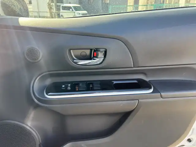 トヨタ アクア クロスオーバー グラム 神奈川県 2018(平30)年 3.5万km ホワイトパールクリスタルシャイン 純正９型ナビゲーション【CD/DVD/Bluetooth】/バックカメラ/フルセグTV/ドライブレコーダー/ＥＴＣ/純正フロアマット/純正ＬＥＤヘッドライト/フォグライト/オートライト/オートハイビーム/シートヒーター/スマートキー/純正１６インチアルミホイール付き夏タイヤ　/前後コーナーセンサー/ルーフレール/レザーシート/レーンアシスト/横滑り防止装置/衝突被害軽減システム