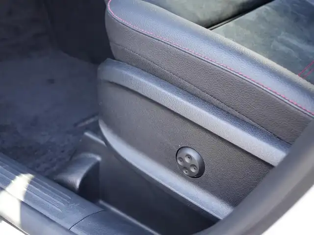 メルセデス・ベンツ Ｍ・ベンツ ＧＬＢ２００ｄ 4マチック AMGライン 静岡県 2023(令5)年 1.7万km デジタルホワイト 後期モデル/ワンオーナー/MBUX ARナビフルセグTVBluetooth/全方位カメラ/パノラマサンルーフ/ハーフレザーシートシートヒーター/フロントメモリーパワーシート/ブルメスターサラウンド/ヘッドアップディスプレイ/アンビエントライト/パワーバックドア/20インチアルミホイール/ワイヤレス充電/DSRCETC