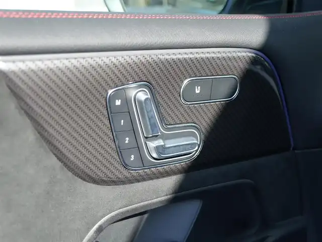 メルセデス・ベンツ Ｍ・ベンツ ＧＬＢ２００ｄ 4マチック AMGライン 静岡県 2023(令5)年 1.7万km デジタルホワイト 後期モデル/ワンオーナー/MBUX ARナビフルセグTVBluetooth/全方位カメラ/パノラマサンルーフ/ハーフレザーシートシートヒーター/フロントメモリーパワーシート/ブルメスターサラウンド/ヘッドアップディスプレイ/アンビエントライト/パワーバックドア/20インチアルミホイール/ワイヤレス充電/DSRCETC