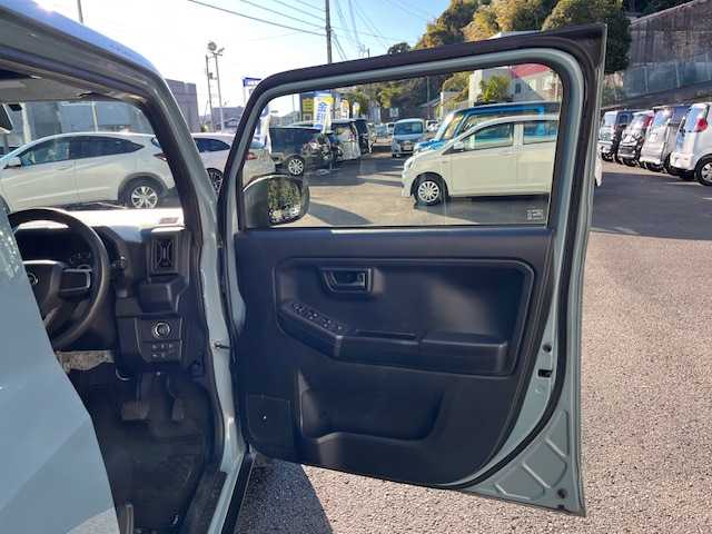 ダイハツ タフト X 高知県 2020(令2)年 10.4万km レイクブルーメタリック (株)IDOMが運営する【じしゃロン高知店】の自社ローン対象車両になります。こちらは現金ご利用時の価格です。自社ローンご希望の方は別途その旨お申付け下さい。