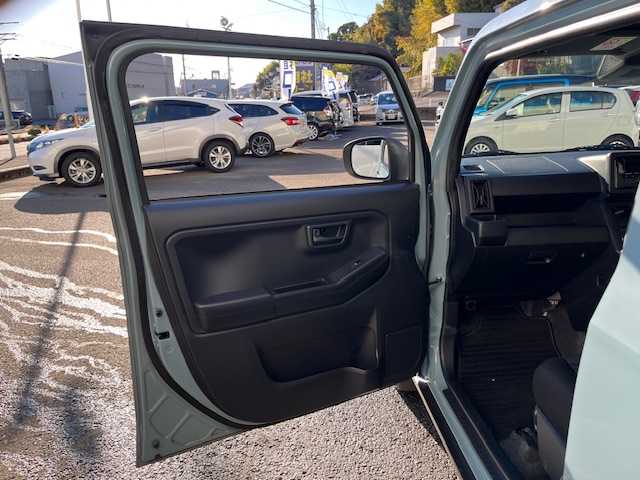 ダイハツ タフト X 高知県 2020(令2)年 10.4万km レイクブルーメタリック (株)IDOMが運営する【じしゃロン高知店】の自社ローン対象車両になります。こちらは現金ご利用時の価格です。自社ローンご希望の方は別途その旨お申付け下さい。