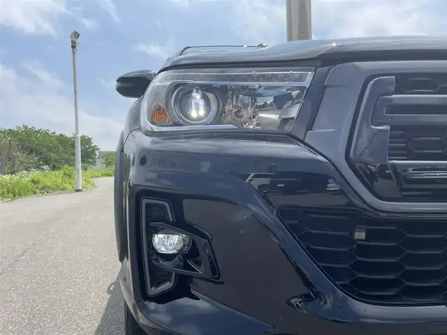 トヨタ ハイラックス Z ブラックラリーエディション 山形県 2019(令1)年 3万km アティチュードブラックマイカ 4WD/ディーゼルターボ/トノカバー/衝突軽減ブレーキ/メモリナビ/　【CD DVD SD USB BT】/フルセグTV/バックカメラ/ステアリングスイッチ/レーダークルーズコントロール/ETC/前後ドライブレコーダー/ダウンヒルアシスト/横滑り防止装置/LEDライト/フォグランプ/ウィンカーミラー/純正フロアマット/ドアバイザー/スペアキーあり