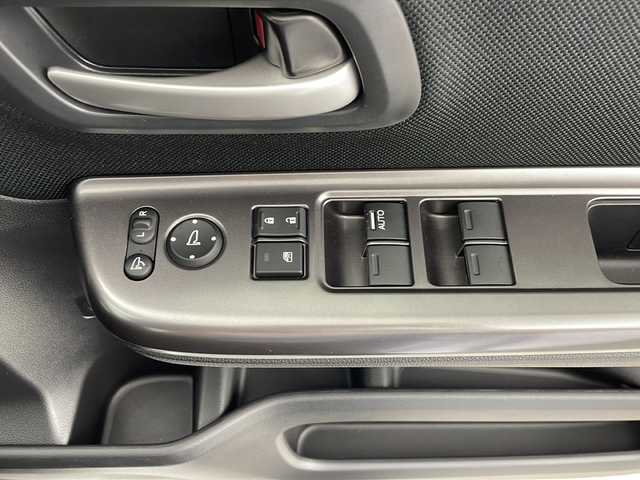 ホンダ フリード G ブラックスタイル 鹿児島県 2023(令5)年 0.7万km パール ホンダセンシング　/純正９型ナビ/（フルセグ/Bluetooth/DVD/CD）/アダプティブクルーズコントロール　/前後ドライブレコーダー　/両側パワースライドドア　/パドルシフト　/前席シートヒーター　/サンシェード　/ＥＴＣ２．０　/バックカメラ　/純正１５インチアルミホイール/三列シート/シートリフター/純正ドアバイザー/スぺキー1本/保証書/取扱説明書