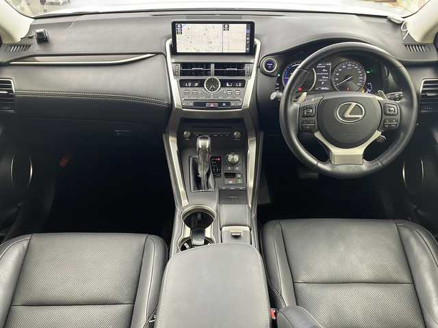 レクサス ＮＸ 300h バージョンL 岐阜県 2018(平30)年 4.6万km ソニッククォーツ パノラマサンルーフ/全周囲カメラ/純正ナビ/（Bluetooth/フルセグ）/エアシート（運転席、助手席）/シートヒーター（全席）/パワーシート（運転席、助手席）/ブラインドスポットモニター/パワーバックドア/レーダークルーズコントロール/レーンキープアシスト/横滑り防止システム/パドルシフト/ブレーキホールド/ステアリングスイッチ/ステアリングヒーター/ドライブレコーダー/ETC２．０/スマートキー/プッシュスタート