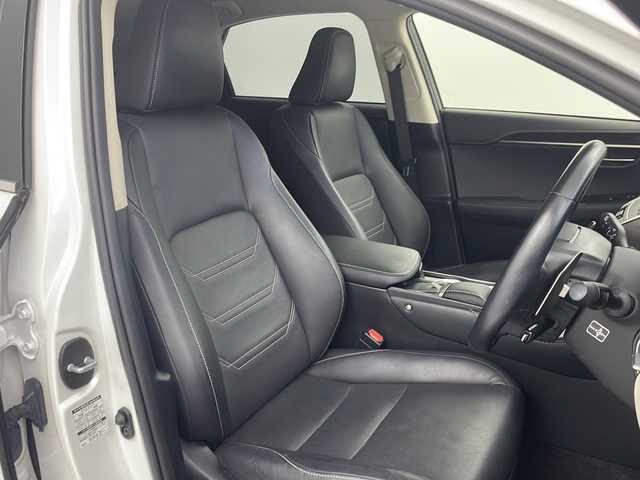 レクサス ＮＸ 300h バージョンL 岐阜県 2018(平30)年 4.6万km ソニッククォーツ パノラマサンルーフ/全周囲カメラ/純正ナビ/（Bluetooth/フルセグ）/エアシート（運転席、助手席）/シートヒーター（全席）/パワーシート（運転席、助手席）/ブラインドスポットモニター/パワーバックドア/レーダークルーズコントロール/レーンキープアシスト/横滑り防止システム/パドルシフト/ブレーキホールド/ステアリングスイッチ/ステアリングヒーター/ドライブレコーダー/ETC２．０/スマートキー/プッシュスタート