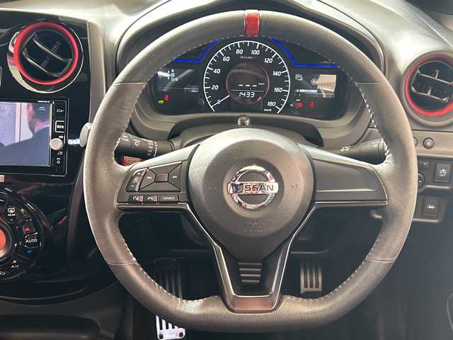 日産 ノート e－パワー ニスモ 埼玉県 2017(平29)年 3.7万km ブリリアントホワイトパール 純正ナビ/　　CD/DVD/BT/フルセグTV/アラウンドビューモニター/LEDオートライト/レカロ製セミバケットシート/ハーフレザー/純正16インチAW/ステアリングスイッチ/プッシュスタート/ドライブレコーダー/プッシュスタート/スペアキー×1/ETC/禁煙車
