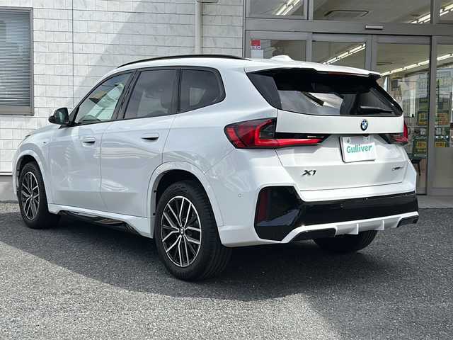 ＢＭＷ ＢＭＷ Ｘ１ 埼玉県 2025(令7)年 0.6万km アルピンホワイトⅢ ワンオーナー　/純正カードブディスプレイ/前後ドライブレコーダー　/パークベンチレーション　/全周囲カメラ　/ビルトインＥＴＣ　/ＡＣＣ　/前席シートヒーター　/前席パワーシート　/運転席メモリーシート/ＨＵＤ/オートハイビーム/オートライト/パドルシフト/ステアリングスイッチ/クリアランスソナー/電動パーキング/オートホールド/置くだけ充電/レーンキープアシスト/BSM/ハンドルアシスト/パワーバックドア　/スマートキー２本　/カードキー１枚　/保証書　/取扱説明書