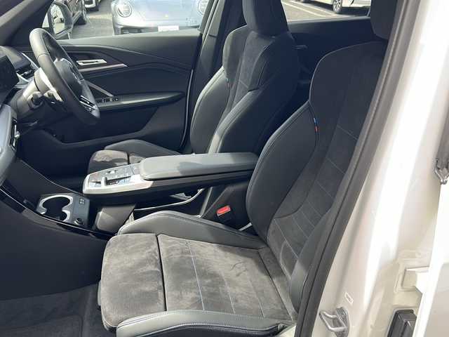 ＢＭＷ ＢＭＷ Ｘ１ 埼玉県 2025(令7)年 0.6万km アルピンホワイトⅢ ワンオーナー　/純正カードブディスプレイ/前後ドライブレコーダー　/パークベンチレーション　/全周囲カメラ　/ビルトインＥＴＣ　/ＡＣＣ　/前席シートヒーター　/前席パワーシート　/運転席メモリーシート/ＨＵＤ/オートハイビーム/オートライト/パドルシフト/ステアリングスイッチ/クリアランスソナー/電動パーキング/オートホールド/置くだけ充電/レーンキープアシスト/BSM/ハンドルアシスト/パワーバックドア　/スマートキー２本　/カードキー１枚　/保証書　/取扱説明書