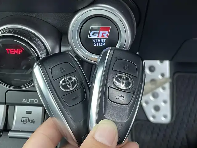 トヨタ ＧＲ８６ SZ 群馬県 2022(令4)年 3.4万km クリスタルホワイトパール 純正9インチナビ（NSZT-Y68T)/・CD/DVD/SD/Bluetooth/フルセグTV/=======/アイサイトコアテクノロジー　純正９インチナビ　バックカメラ　前後ドライブレコーダー　パドルシフト　追従クルーズコントロール　プッシュスタート　スマートキー　ＥＴＣ　ＬＥＤヘッドライト　オートライト