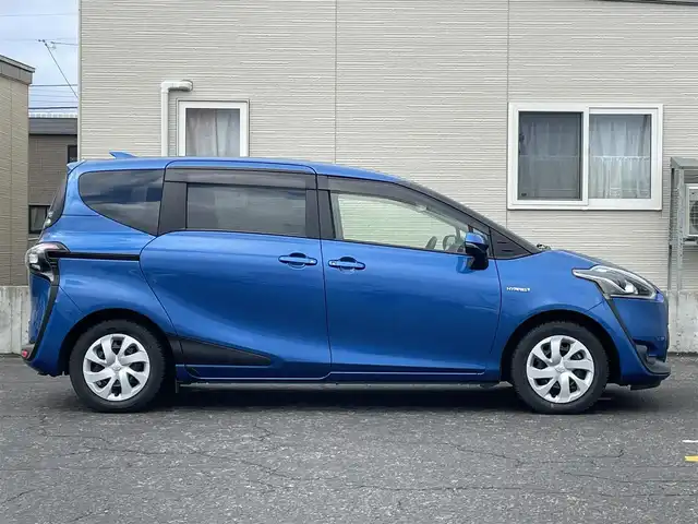 トヨタ シエンタ ハイブリッド G 青森県 2016(平28)年 5.1万km コバルトブルーメタリック ワンオーナー/寒冷地仕様/両側パワースライドドア/純正フロアマット/社外ナビ/・AM/FM/CD/DVD/BT/フォグランプ/オートライト/オートハイビーム/車線逸脱警報/プリクラッシュ/横滑り防止機能/アイドリングストップ/ヒルスタートアシスト/盗難防止装置/3列シート/ドラレコ/ビルトインETC/夏タイヤ社外15AW積込（185/60/15）/スペアキー/純正スターター/保証書/取扱説明書
