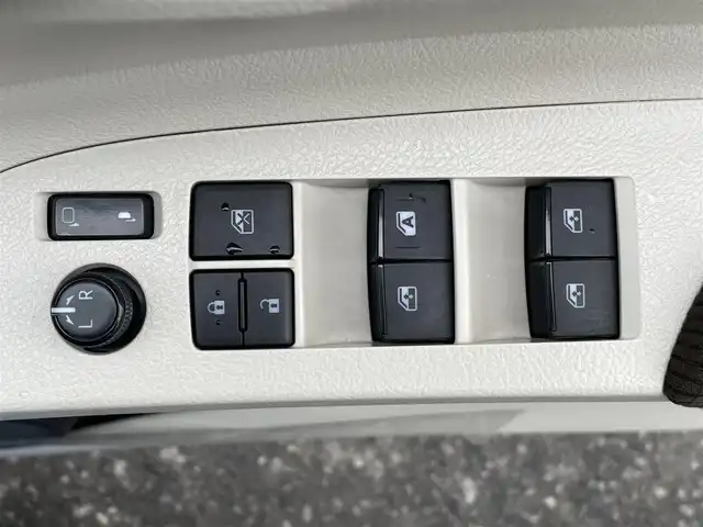 トヨタ シエンタ ハイブリッド G 青森県 2016(平28)年 5.1万km コバルトブルーメタリック ワンオーナー/寒冷地仕様/両側パワースライドドア/純正フロアマット/社外ナビ/・AM/FM/CD/DVD/BT/フォグランプ/オートライト/オートハイビーム/車線逸脱警報/プリクラッシュ/横滑り防止機能/アイドリングストップ/ヒルスタートアシスト/盗難防止装置/3列シート/ドラレコ/ビルトインETC/夏タイヤ社外15AW積込（185/60/15）/スペアキー/純正スターター/保証書/取扱説明書