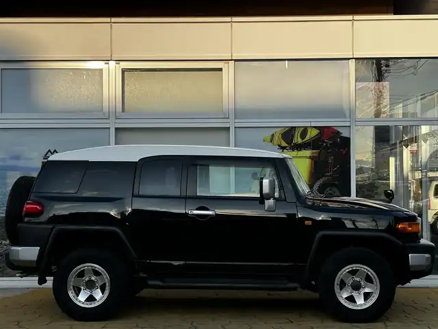 トヨタ ＦＪクルーザー オフロードパッケージ 道北・旭川 2011(平23)年 6.6万km ブラック/ホワイト オフロードパッケージ/リアデフロック/寒冷地仕様/社外LEDヘッドライト