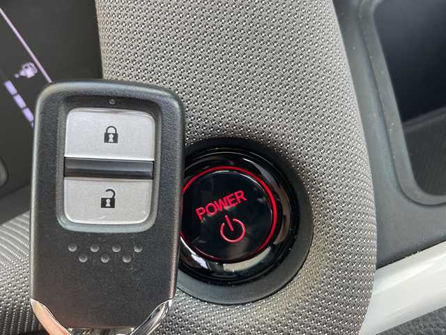 ホンダ フィット e:HEVクロスター 大阪府 2020(令2)年 4.1万km サーフブルー ホンダセンシング/純正9型ナビ/レーダークルーズコントロール/バックカメラ/コーナーセンサー/純正アルミホイール/ＥＴＣ/LEDヘッドライト/レーンキープアシスト/オートマチックハイビーム/ドライブレコーダー/衝突軽減システム/フルセグ/CD DVD/Bluetooth/ステアリングスイッチ/スマートキー/プッシュスタート