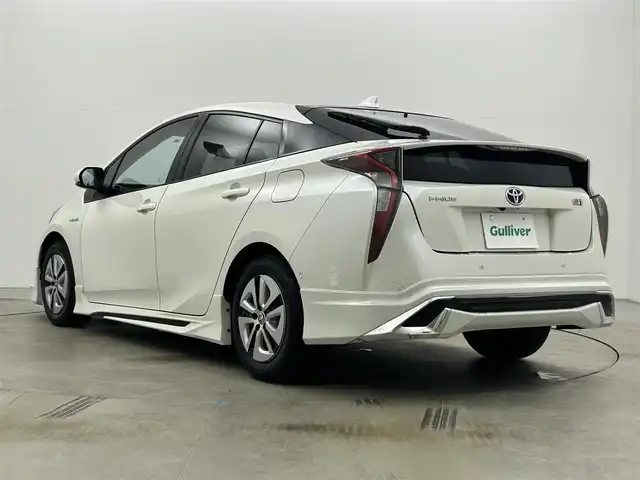 トヨタ プリウス A 岡山県 2016(平28)年 5.6万km ホワイトパールクリスタルシャイン 社外エアロ/純正ナビ/（NSZT-W64）/バックカメラ/アドバンスドパーク/ヘッドアップディスプレイ/トヨタセーフティーセンス/・プリクラッシュセーフティ/・レーンキープアシスト/・オートマチックハイビーム/・レーダークルーズコントロール/・コーナーセンサー/BSM/ETC/ドライブレコーダー/革巻きステアリング/LEDヘッドライト/・フォグライト