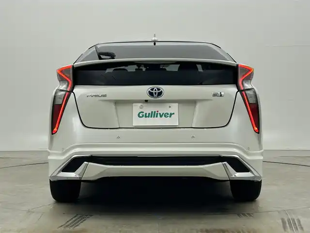 トヨタ プリウス A 岡山県 2016(平28)年 5.6万km ホワイトパールクリスタルシャイン 社外エアロ/純正ナビ/（NSZT-W64）/バックカメラ/アドバンスドパーク/ヘッドアップディスプレイ/トヨタセーフティーセンス/・プリクラッシュセーフティ/・レーンキープアシスト/・オートマチックハイビーム/・レーダークルーズコントロール/・コーナーセンサー/BSM/ETC/ドライブレコーダー/革巻きステアリング/LEDヘッドライト/・フォグライト