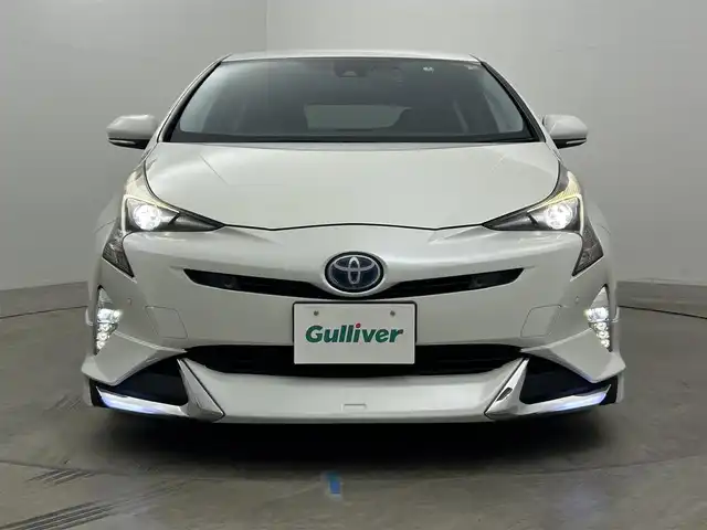 トヨタ プリウス A 岡山県 2016(平28)年 5.6万km ホワイトパールクリスタルシャイン 社外エアロ/純正ナビ/（NSZT-W64）/バックカメラ/アドバンスドパーク/ヘッドアップディスプレイ/トヨタセーフティーセンス/・プリクラッシュセーフティ/・レーンキープアシスト/・オートマチックハイビーム/・レーダークルーズコントロール/・コーナーセンサー/BSM/ETC/ドライブレコーダー/革巻きステアリング/LEDヘッドライト/・フォグライト