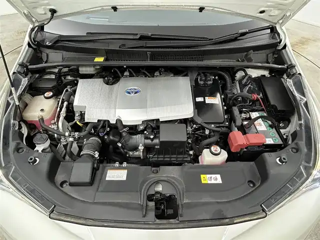 トヨタ プリウス A 岡山県 2016(平28)年 5.6万km ホワイトパールクリスタルシャイン 社外エアロ/純正ナビ/（NSZT-W64）/バックカメラ/アドバンスドパーク/ヘッドアップディスプレイ/トヨタセーフティーセンス/・プリクラッシュセーフティ/・レーンキープアシスト/・オートマチックハイビーム/・レーダークルーズコントロール/・コーナーセンサー/BSM/ETC/ドライブレコーダー/革巻きステアリング/LEDヘッドライト/・フォグライト