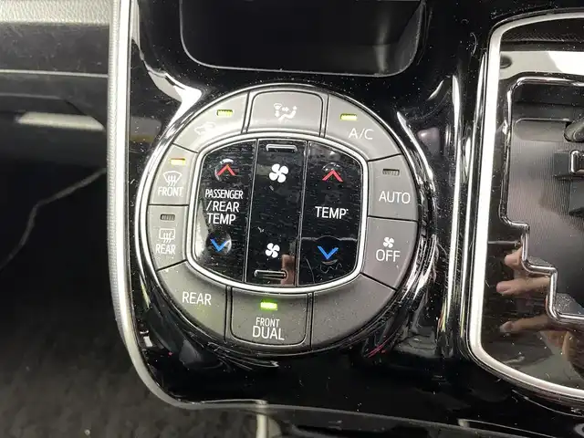 トヨタ ヴォクシー ZS 煌Ⅲ 福井県 2021(令3)年 3.6万km ホワイトパールクリスタルシャイン 純正9インチナビ/・Bluetooth/CD/DVD/フルセグTV/バックカメラ/両側パワースライドドア/ビルトインETC/ドラレコ/アダプティブクルーズコントロール/クリアランスソナー/レーンキープアシスト/オートハイビーム/プリクラッシュ/チップアップシート/純正16インチアルミホイール