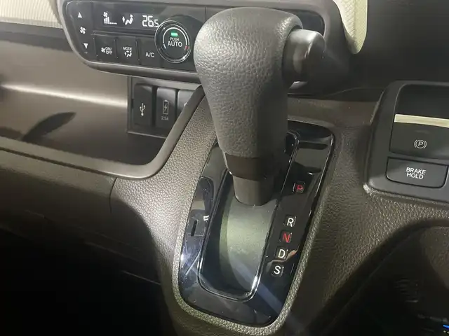 ホンダ Ｎ ＢＯＸ L 神奈川県 2022(令4)年 1.2万km プラチナホワイトパール 社外ナビ【CN-HE01D】/AM　FM　フルセグ　CD　SD　USB　Bluetooth/バックカメラ/両側パワースライドドア/ホンダセンシング/アクティブクルーズコントロール/ビルトインETC/ナビ連動前後ドライブレコーダー【CA-DR03HTD】/ステアリングリモコン/充電用USBポート×2/リアドアサンシェード/シートバックテーブル/ISOFIX対応/LKAS　車線維持支援システム/純正フロアマット/リアコーナーセンサー/ウィンカーミラー/ドアバイザー/スマートキー