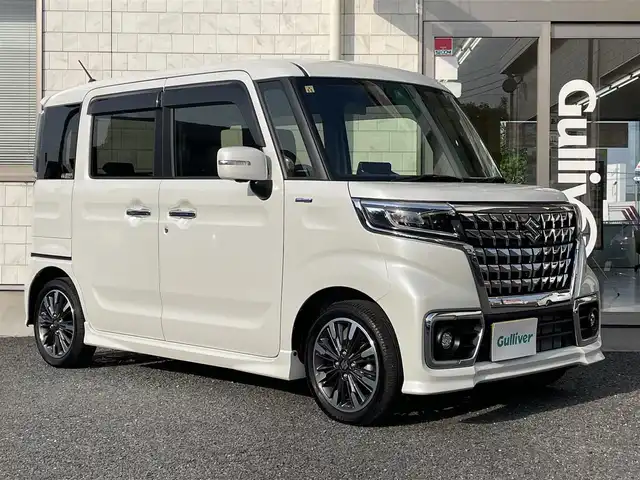 スズキ スペーシア カスタム HYBRID XS 埼玉県 2023(令5)年 0.5万km ピュアホワイトP 純正9インチナビ　/・フルセグTV　CD/DVD/Bluetooth/スズキセーフティサポート/・衝突被害軽減ブレーキ/・誤発進抑制機能/・車線逸脱警報/・リアクロストラフィックアラート/・車間距離制御機能/バックカメラ/アラウンドビューモニター/ステアリングスイッチ/クルーズコントロール/プッシュスタート/ヘッドアップディスプレイ/両側パワースライドドア/D席シートヒーター/アイドリングストップ/パーキングセンサー/純正フロアマット/純正15インチAW