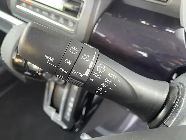 スズキ スペーシア カスタム HYBRID XS 埼玉県 2023(令5)年 0.5万km ピュアホワイトP 純正9インチナビ　/・フルセグTV　CD/DVD/Bluetooth/スズキセーフティサポート/・衝突被害軽減ブレーキ/・誤発進抑制機能/・車線逸脱警報/・リアクロストラフィックアラート/・車間距離制御機能/バックカメラ/アラウンドビューモニター/ステアリングスイッチ/クルーズコントロール/プッシュスタート/ヘッドアップディスプレイ/両側パワースライドドア/D席シートヒーター/アイドリングストップ/パーキングセンサー/純正フロアマット/純正15インチAW