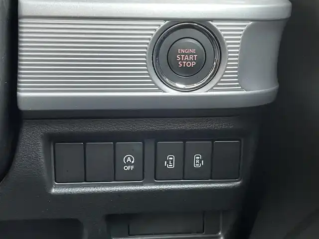 スズキ スペーシア カスタム HYBRID XS 埼玉県 2023(令5)年 0.5万km ピュアホワイトP 純正9インチナビ　/・フルセグTV　CD/DVD/Bluetooth/スズキセーフティサポート/・衝突被害軽減ブレーキ/・誤発進抑制機能/・車線逸脱警報/・リアクロストラフィックアラート/・車間距離制御機能/バックカメラ/アラウンドビューモニター/ステアリングスイッチ/クルーズコントロール/プッシュスタート/ヘッドアップディスプレイ/両側パワースライドドア/D席シートヒーター/アイドリングストップ/パーキングセンサー/純正フロアマット/純正15インチAW