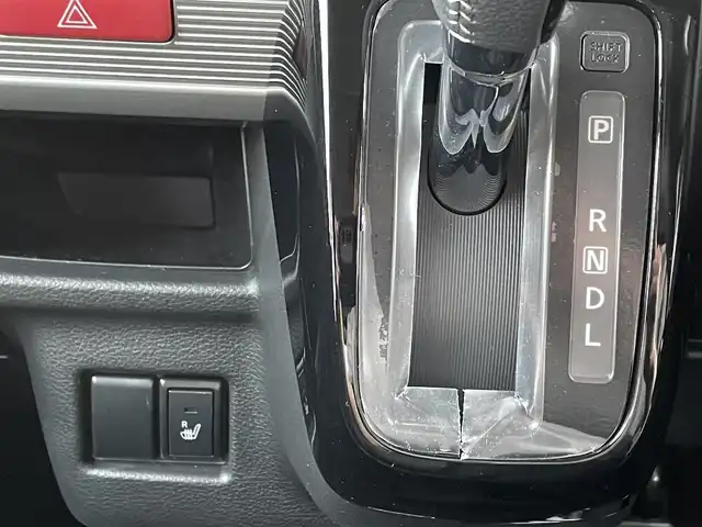 スズキ スペーシア カスタム HYBRID XS 埼玉県 2023(令5)年 0.5万km ピュアホワイトP 純正9インチナビ　/・フルセグTV　CD/DVD/Bluetooth/スズキセーフティサポート/・衝突被害軽減ブレーキ/・誤発進抑制機能/・車線逸脱警報/・リアクロストラフィックアラート/・車間距離制御機能/バックカメラ/アラウンドビューモニター/ステアリングスイッチ/クルーズコントロール/プッシュスタート/ヘッドアップディスプレイ/両側パワースライドドア/D席シートヒーター/アイドリングストップ/パーキングセンサー/純正フロアマット/純正15インチAW