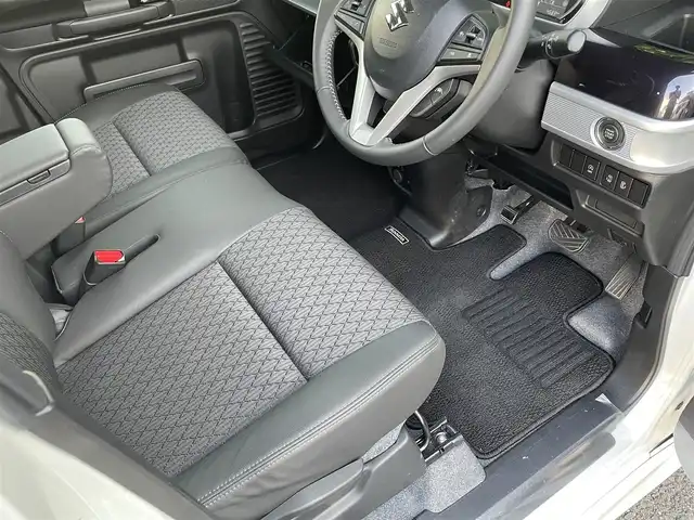 スズキ スペーシア カスタム HYBRID XS 埼玉県 2023(令5)年 0.5万km ピュアホワイトP 純正9インチナビ　/・フルセグTV　CD/DVD/Bluetooth/スズキセーフティサポート/・衝突被害軽減ブレーキ/・誤発進抑制機能/・車線逸脱警報/・リアクロストラフィックアラート/・車間距離制御機能/バックカメラ/アラウンドビューモニター/ステアリングスイッチ/クルーズコントロール/プッシュスタート/ヘッドアップディスプレイ/両側パワースライドドア/D席シートヒーター/アイドリングストップ/パーキングセンサー/純正フロアマット/純正15インチAW