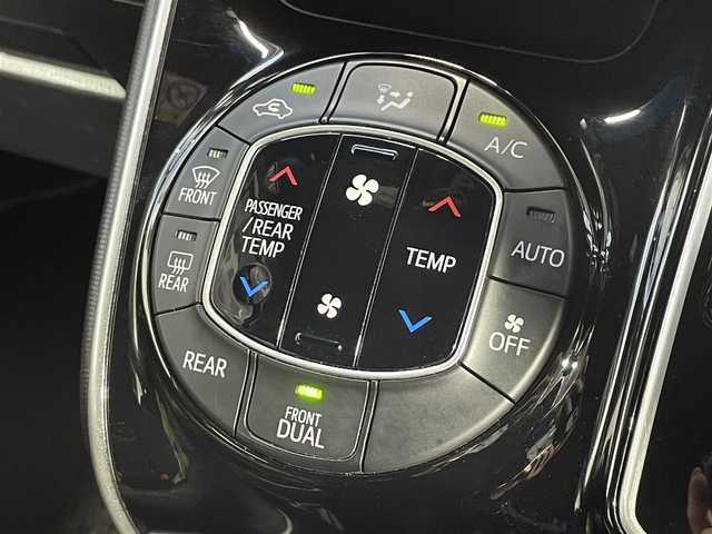トヨタ ヴォクシー ZS 煌 大阪府 2018(平30)年 3.7万km ホワイトパールクリスタルシャイン 純正ナビ(フルセグ/DVD再生/Bluetooth) バックカメラ ETC 両側パワースライドドア 衝突軽減 クルコン トヨタセーフティセンス リアオートエアコン スマートキー ドラレコ