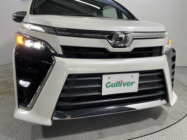 トヨタ ヴォクシー ZS 煌 大阪府 2018(平30)年 3.7万km ホワイトパールクリスタルシャイン 純正ナビ(フルセグ/DVD再生/Bluetooth) バックカメラ ETC 両側パワースライドドア 衝突軽減 クルコン トヨタセーフティセンス リアオートエアコン スマートキー ドラレコ